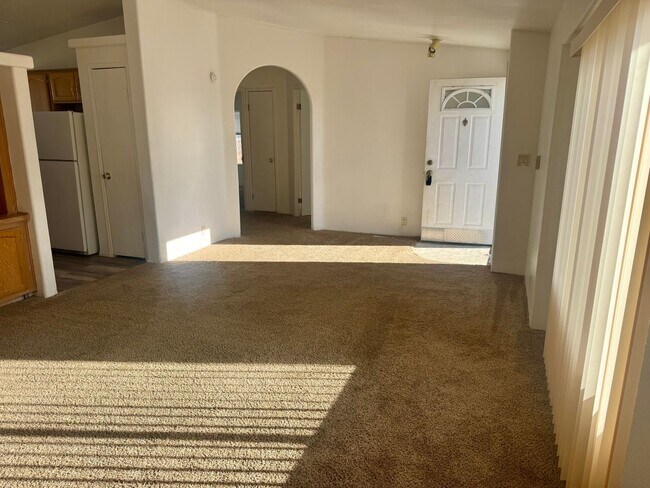 Foto del edificio - 3 bedroom 2.5 bath home with fenced yard and garage