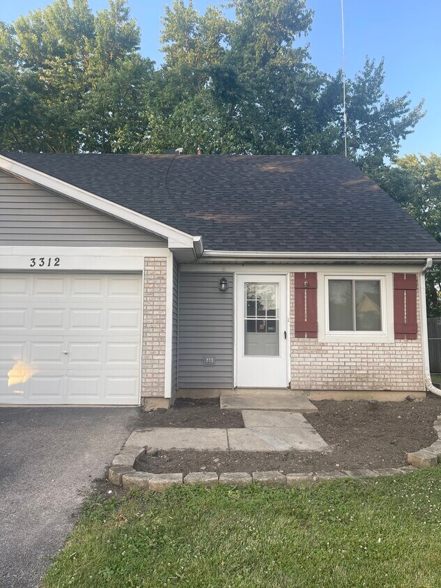 Foto principal - 3312 Fox Hill Rd
