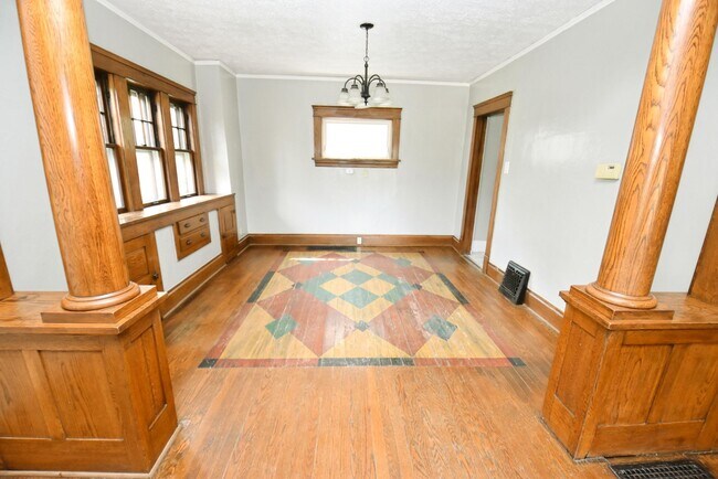 Building Photo - South bend 2 bedroom 1.5 bath, remodeled k...