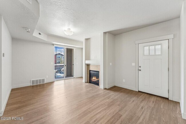 Building Photo - Ranch Landing Condo - $500 OFF FIRST MONTH...