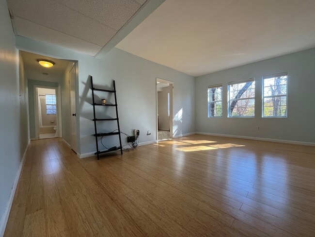 Building Photo - 1806 Key Blvd