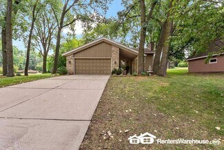 Building Photo - 3004 Pine Ridge Dr