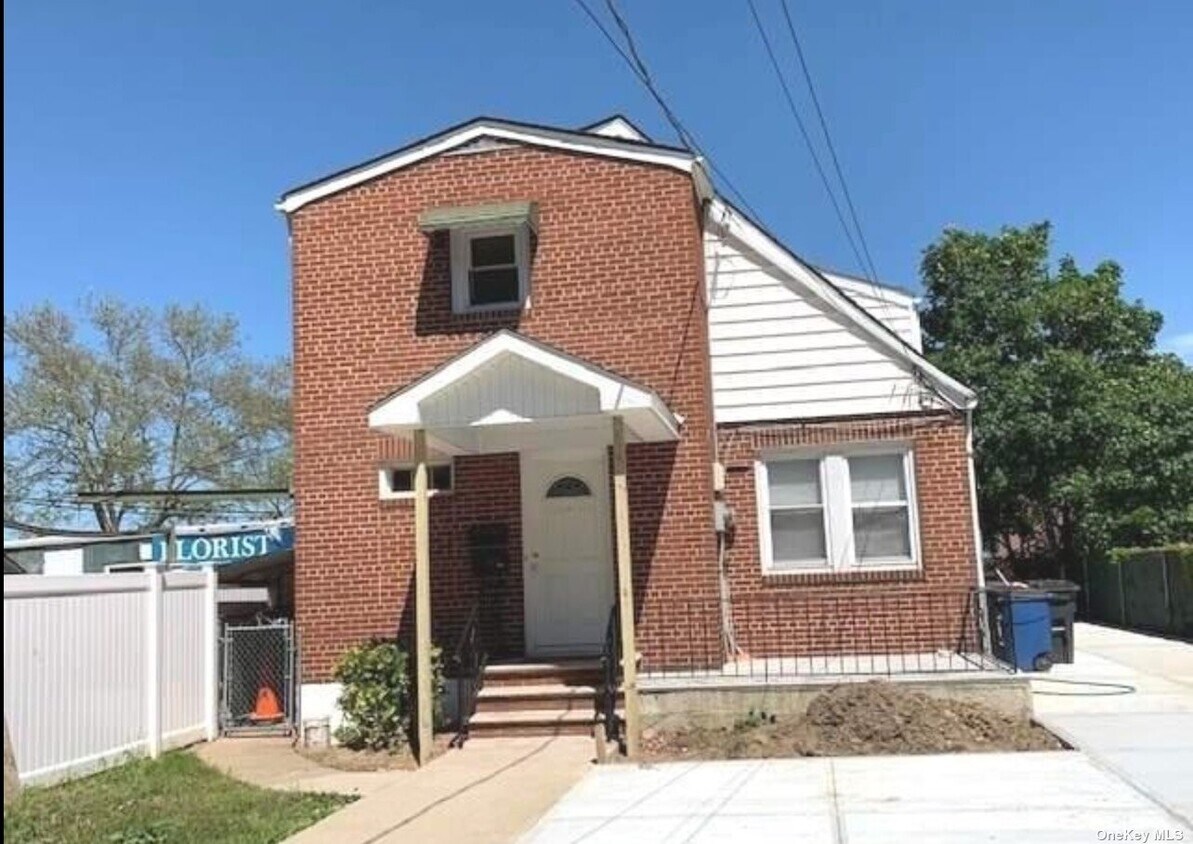 5905 Fresh Meadow Ln, Queens, NY 11365 Room for Rent in Queens, NY