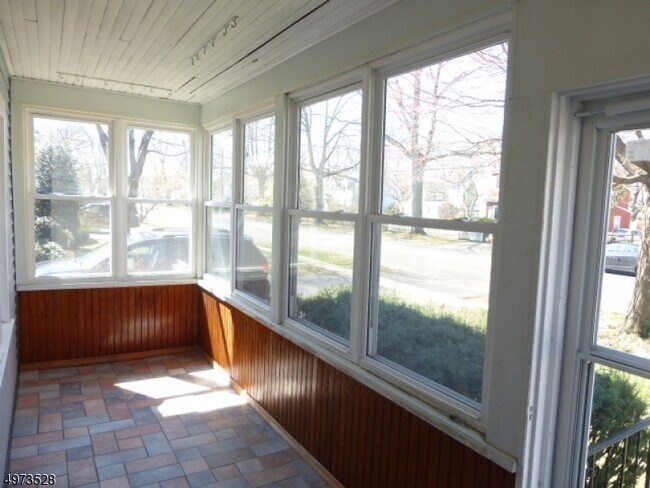 Building Photo - 37 Stiles Ave