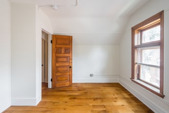 Building Photo - 223 E Ferry St