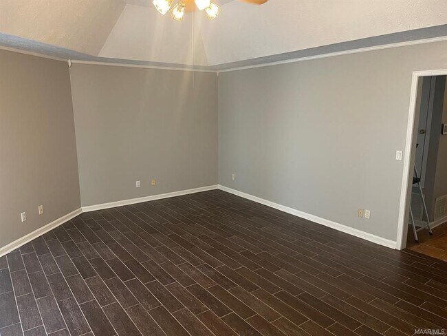 Foto del edificio - 6605 Denham Ct