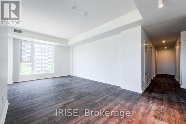 Photo du bâtiment - 3030 Pharmacy Ave