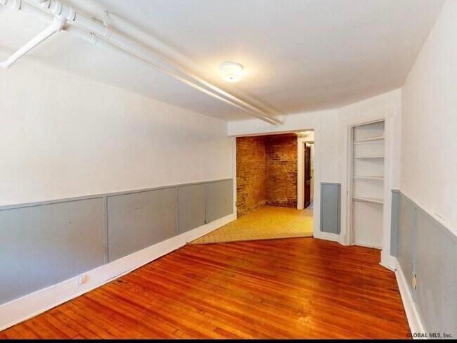 Living / dining - 354 Hudson Ave