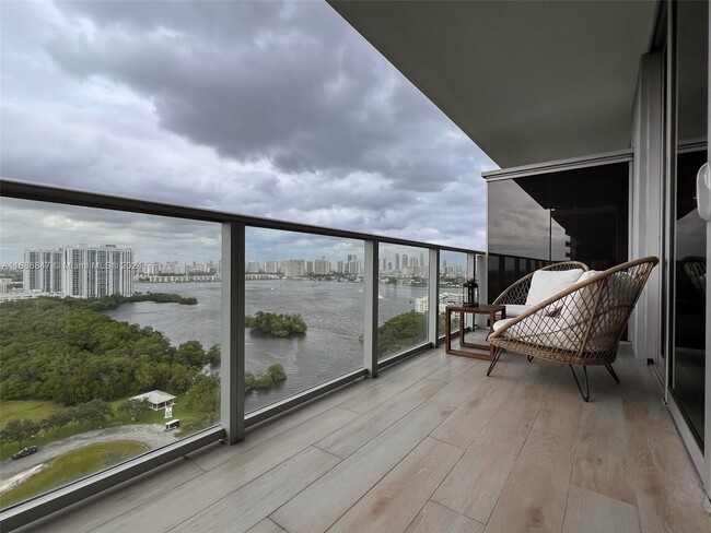 Foto del edificio - 16385 Biscayne Blvd