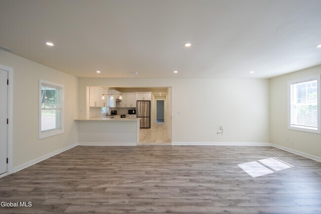 Foto del edificio - 489 Grooms Rd