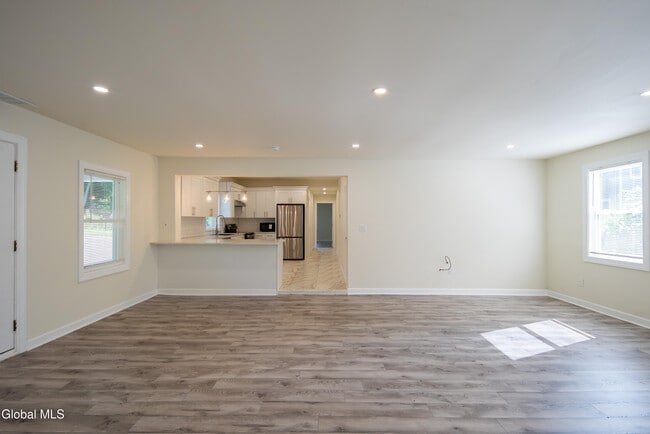 Building Photo - 489 Grooms Rd
