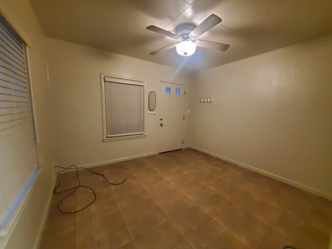 Building Photo - 409 I St