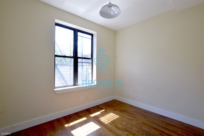 Building Photo - 404 Harman St