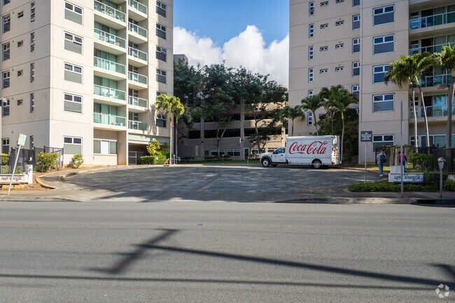 Building Photo - 1448 Young St