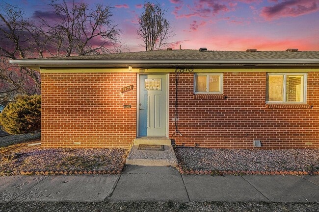 Photo - Conveniently Located 2BR with Large Yard House