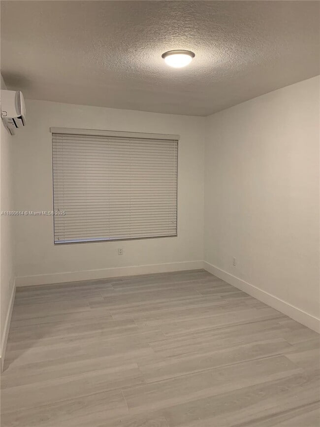 Foto del edificio - 712 SW 56th Ave