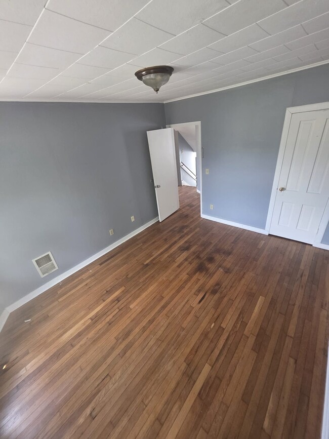 Building Photo - 1156 Dewey Ave