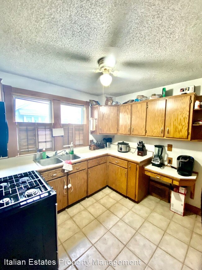 Building Photo - 3 br, 1 bath House - 607 Birch St.