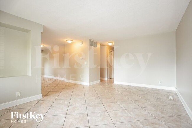 Foto del edificio - 811 Salem Ln