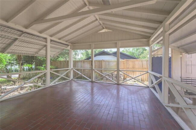 Foto del edificio - 1621 Sunnyside Dr