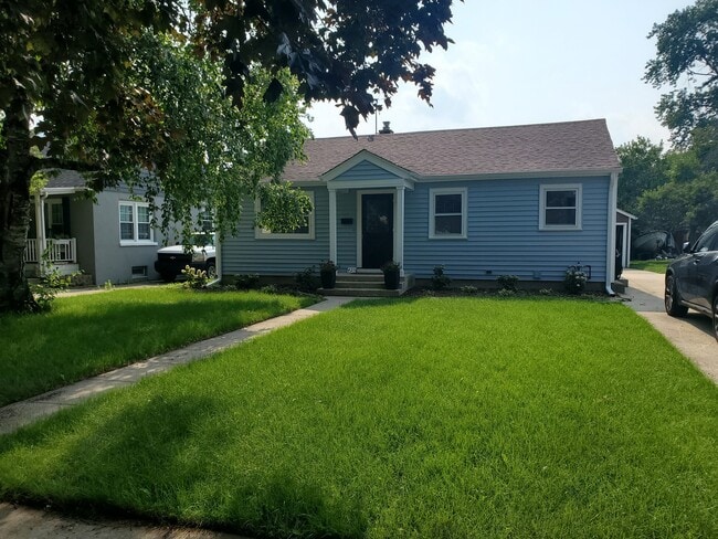 Building Photo - 425 Ingleside Ave