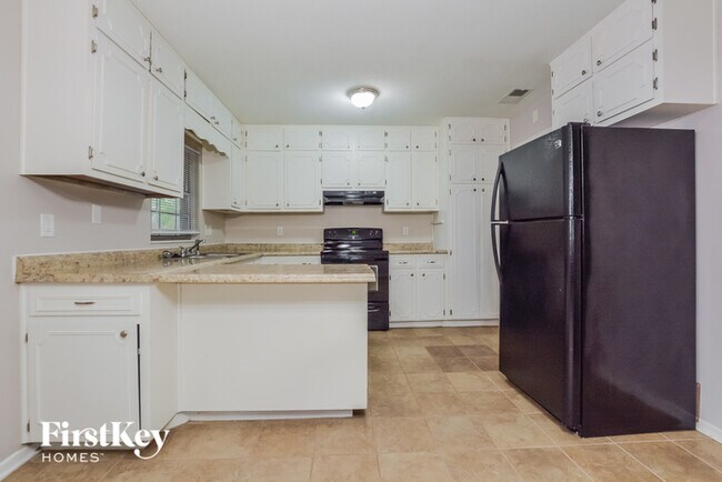 Building Photo - 802 Hill St