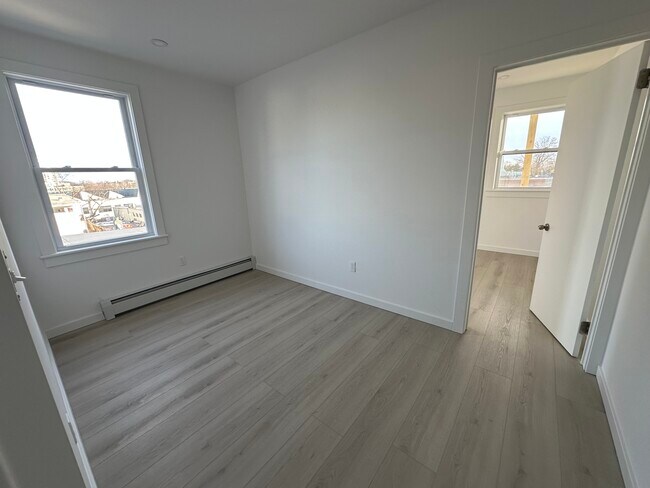 Building Photo - 26 Taff Ave