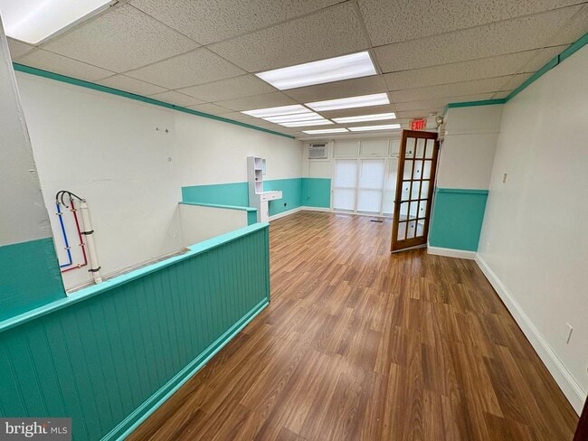 Building Photo - 3002 N Centre St