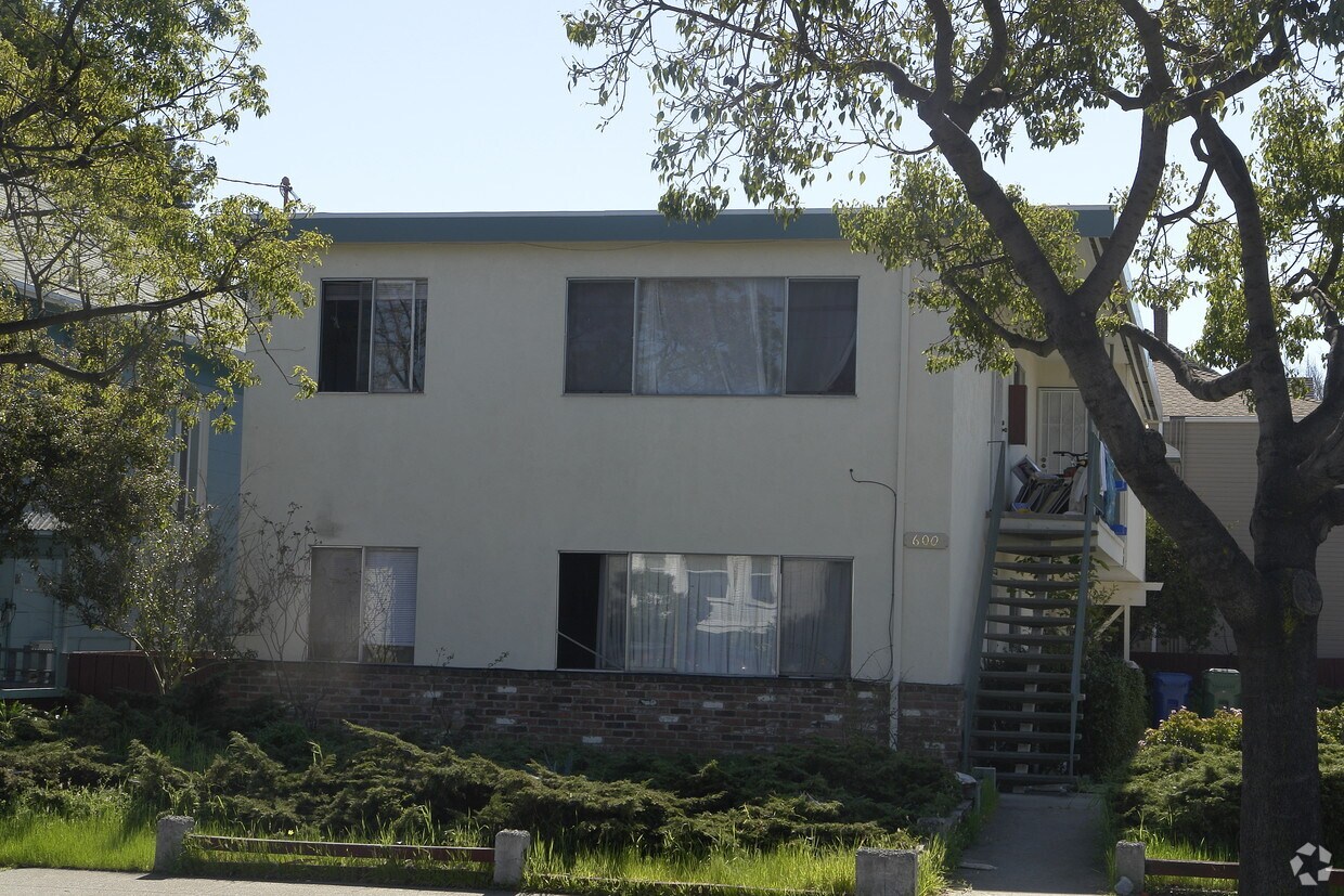 Building Photo - 600 Lincoln Ave