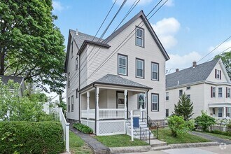 Building Photo - 121 Hewlett St