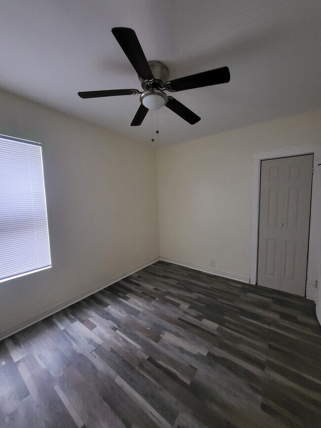 2nd bedroom - 6406 S Francisco Ave