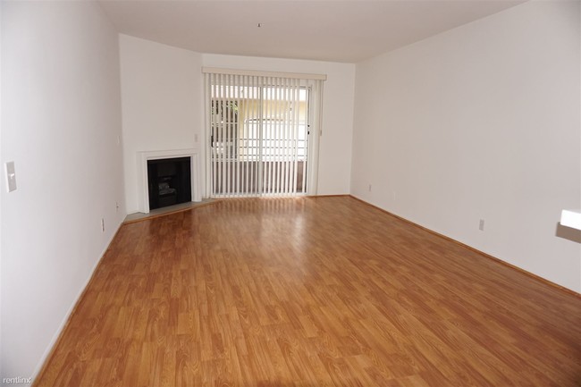 Foto del edificio - 4417 Hazeltine Ave