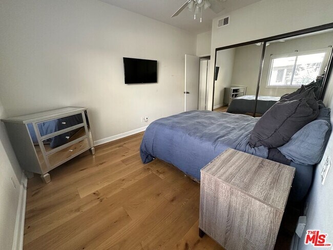 Foto del edificio - 13331 Moorpark St