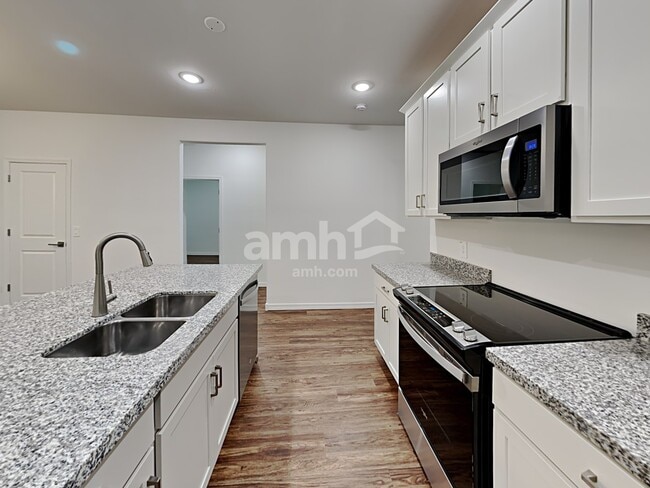 Building Photo - 815 S 150th Dr