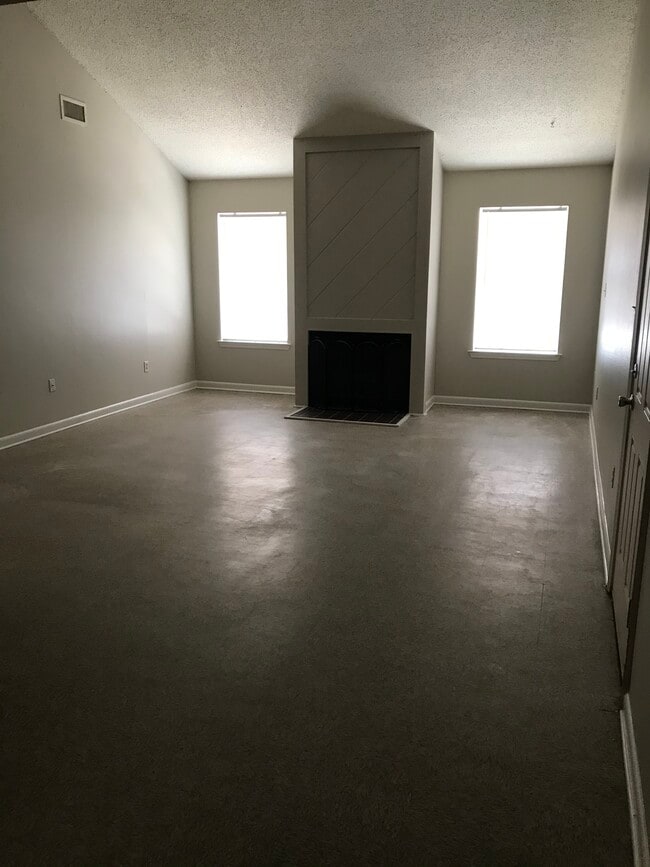 Living Room - 8828 GSRI Ave
