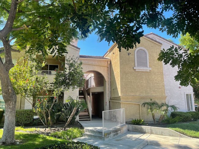 Building Photo - 2400 Del Mar Way