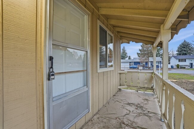 Building Photo - 688 W Kolby Ct