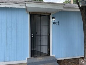 Building Photo - 307 1/2 SW 19th St