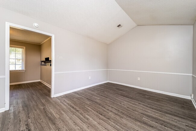 Foto del edificio - 4426 Hardwood St