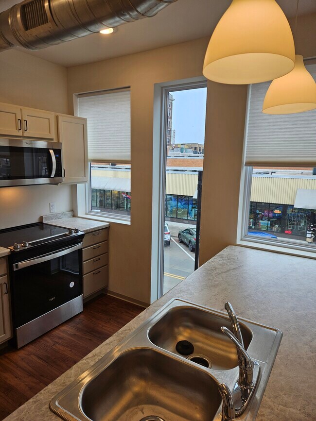 Foto del edificio - Tama Too Apartments