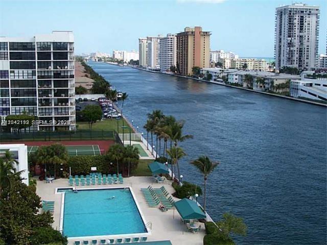 Foto del edificio - 800 Parkview Dr