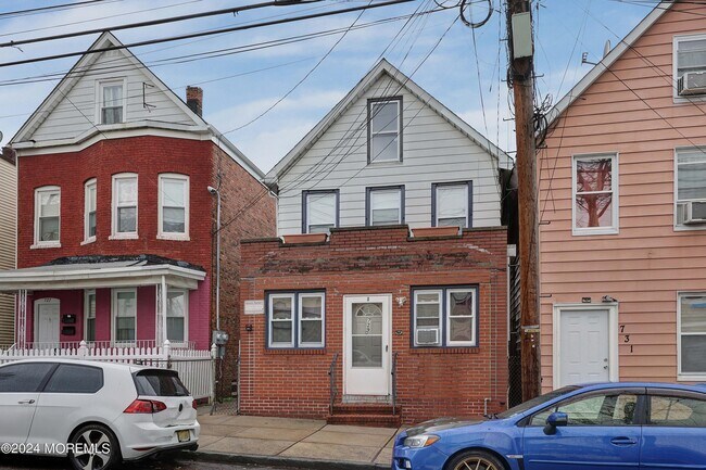 Building Photo - 729 Cortlandt St