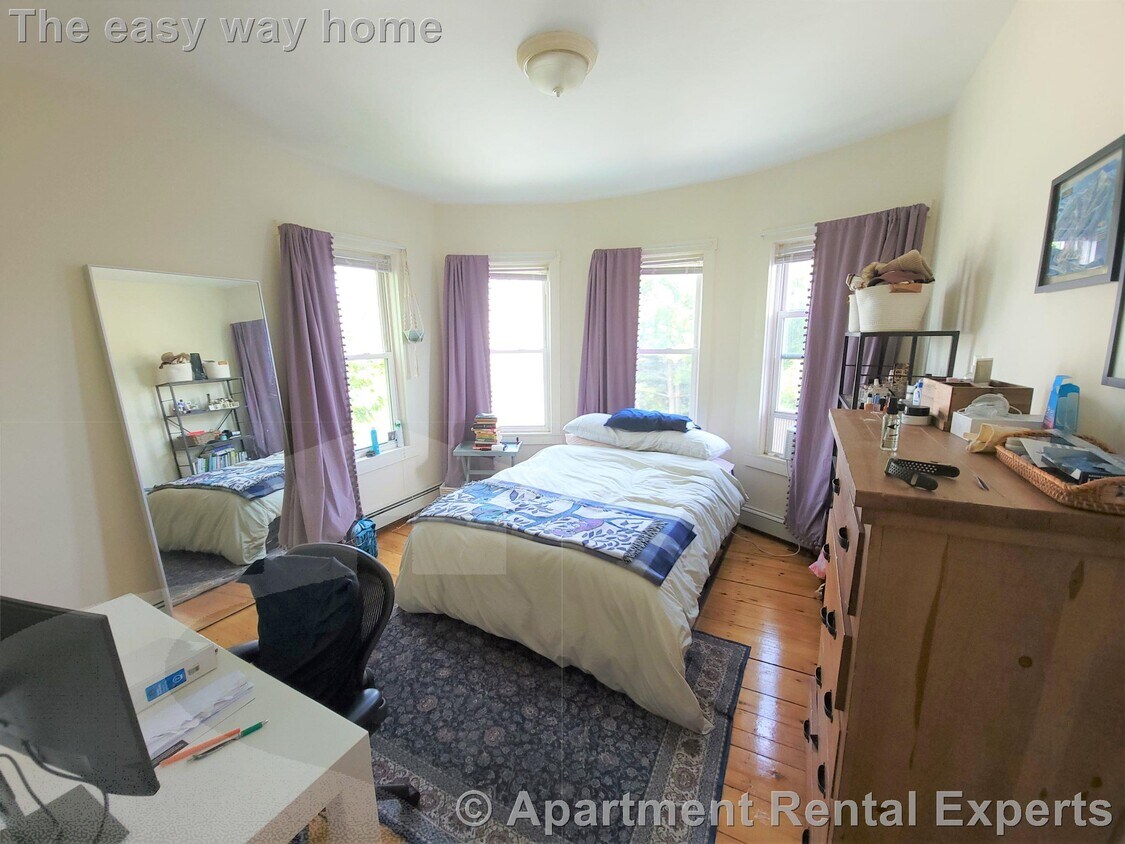 Primary Photo - 37 Oak St