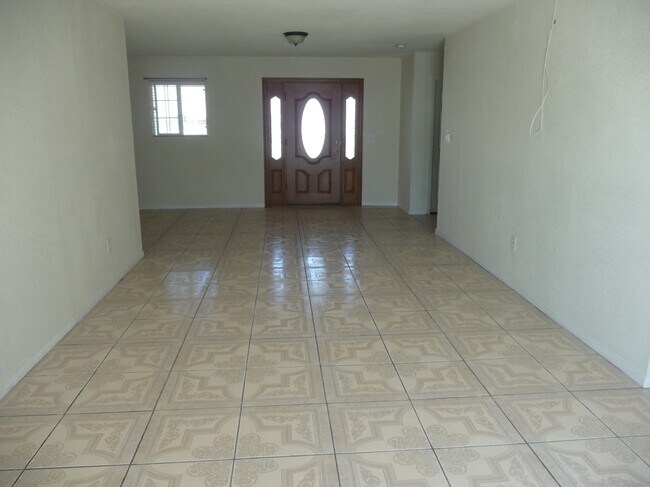Foto del edificio - 1156 E Newburgh St