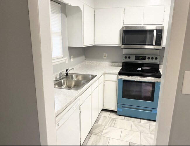 Foto del edificio - 731 Hedgelawn Way