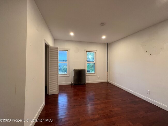 Building Photo - 1109 Grove St