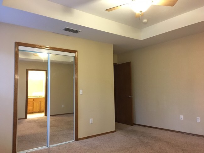 Building Photo - 1821 Arbor Dr