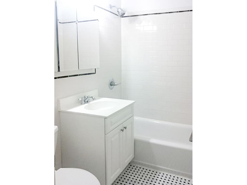 Building Photo - 46 W 73rd St