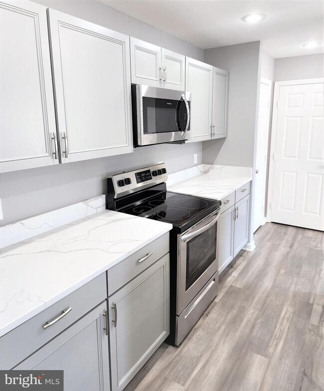 9805 Lake Point Ct Unit 302, Upper Marlboro, MD 20774 Room for Rent