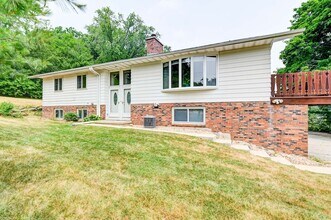Building Photo - 6382-6384 Everest Dr
